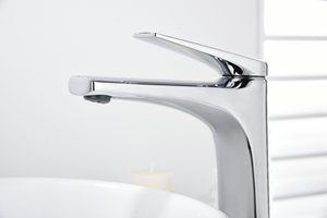 Delos Tall Chrome Sink Faucet Single Lever, detail view