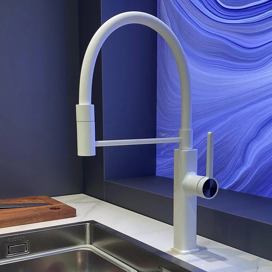 Grifo de cocina con manguera flexible y panel LED para montaje en cubierta