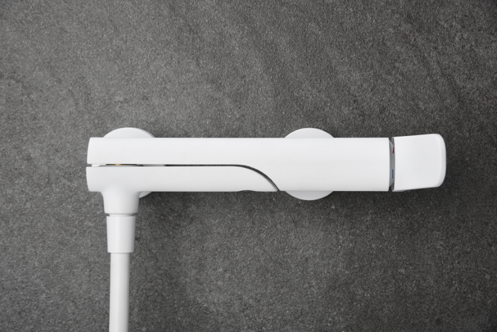 Matte White Single Handle Shower Kit Modern Bathroom, mixer detail