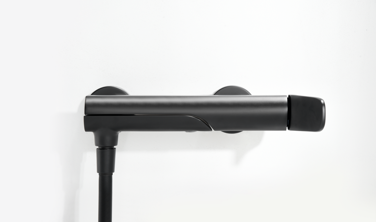 Matte Black Single-Lever Shower Bath Kit Modern Design, mixer detail