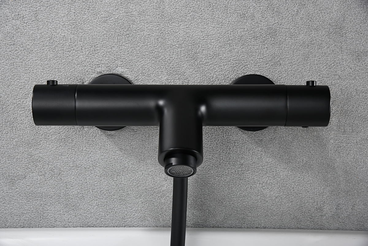 Matte Black Thermostatic Shower Bath Kit, detail view