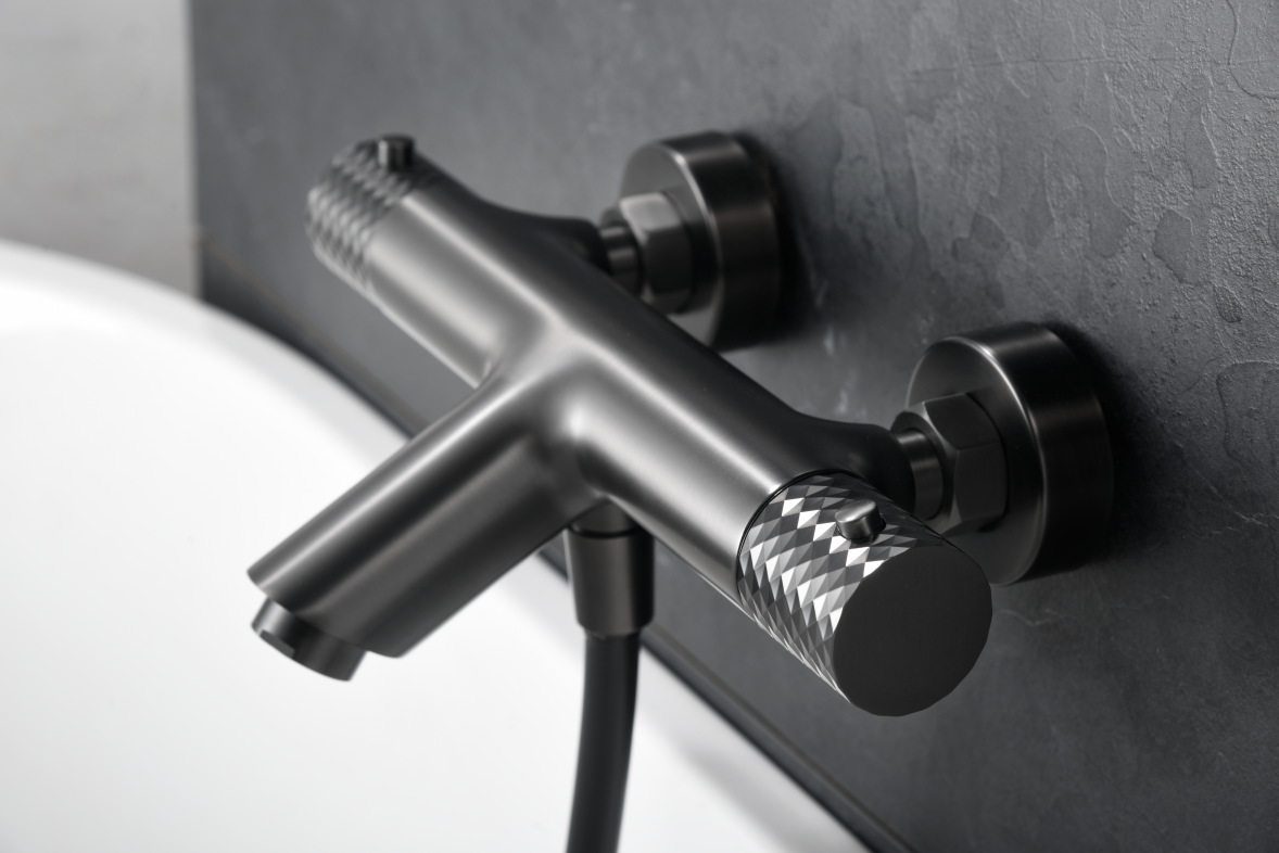 Genoa Black Gun Metal Thermostatic Shower Bath Kit, mixer detail