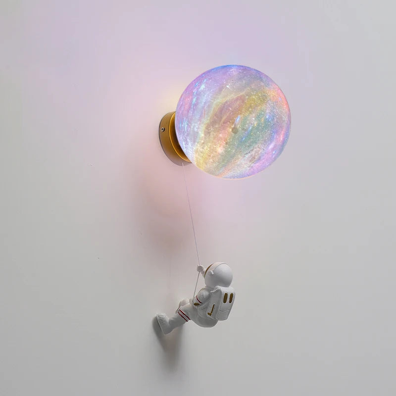 Lámpara de pared minimalista con diseño de luna y astronauta