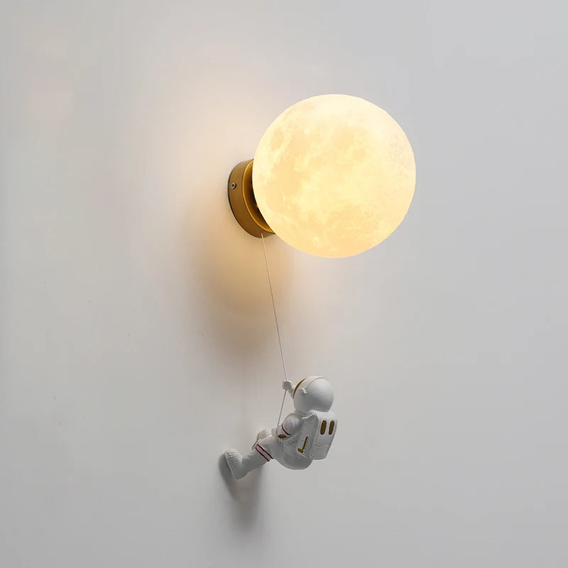 Lámpara de pared minimalista con diseño de luna y astronauta