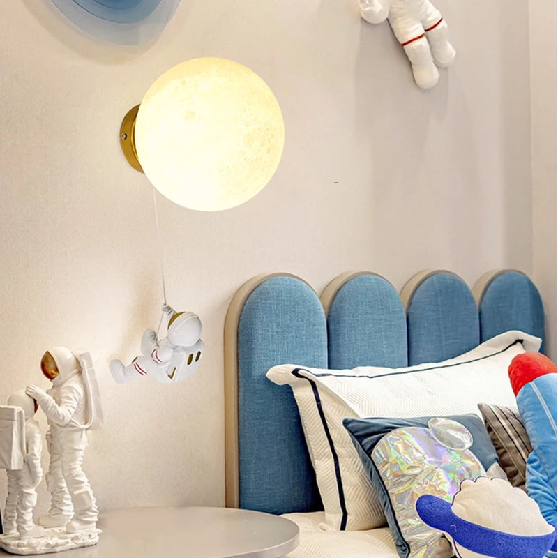 Lámpara de pared minimalista con diseño de luna y astronauta